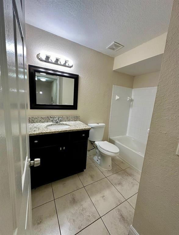 Building Photo - 13838 Fairway Island Dr