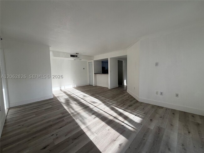 Foto del edificio - 20681 NE 4th Pl