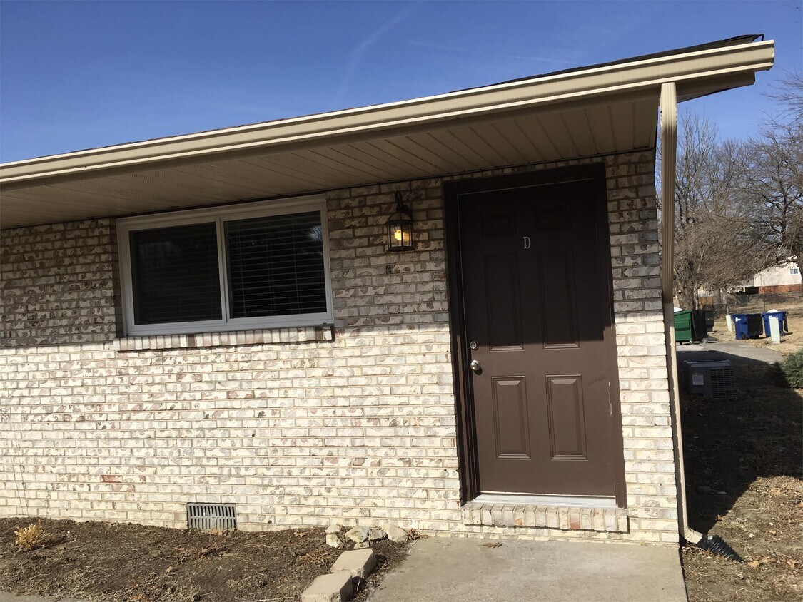 5 Sarpy Rd Unit D, Belleville, IL 62221 Room for Rent in Belleville
