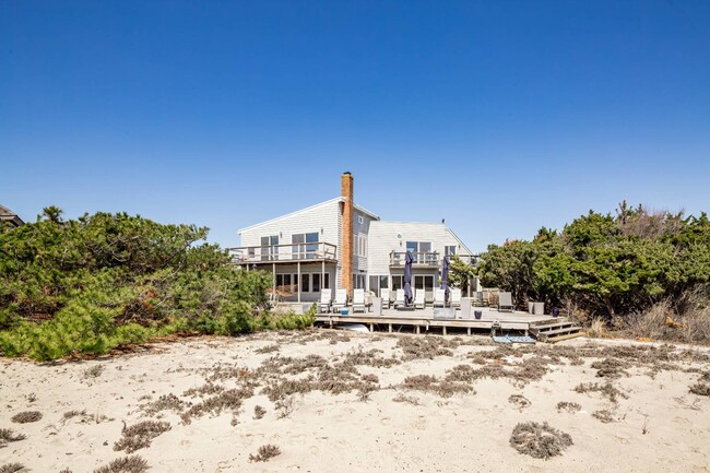 Foto del edificio - 64 Shore Rd