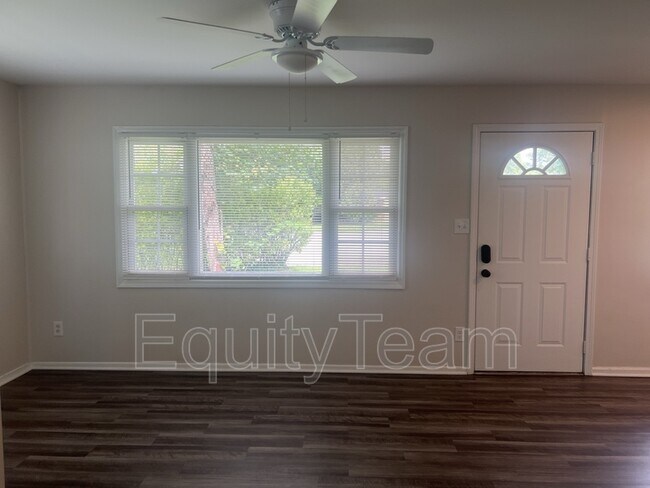 Foto del edificio - 408 Moore Ave