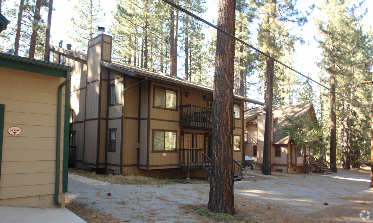 Foto del edificio - 723 Summit Blvd