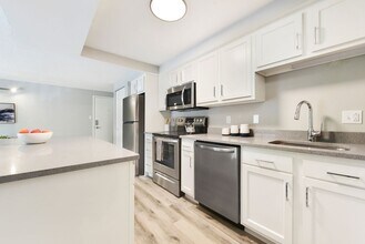 Interior Photo - OakWood Park -- No up-front security deposit required!