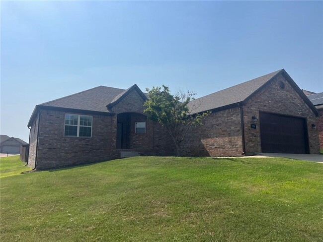 Building Photo - 590 Sorrento Dr