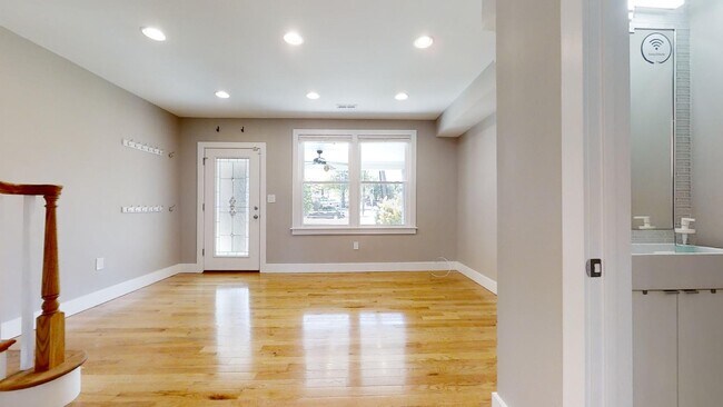 Foto del edificio - 12 Hawaii Ave NE