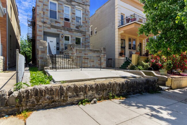 Foto del edificio - 2227 Linden Ave