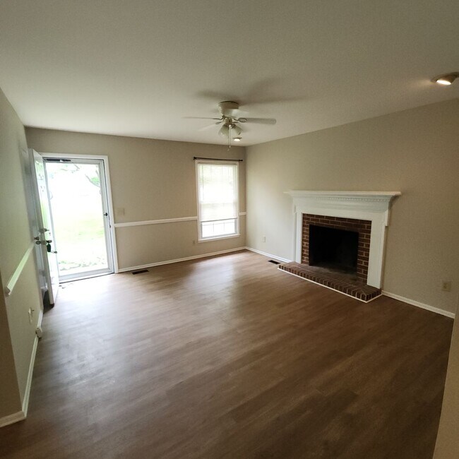 Foto del edificio - 3 Bedroom, 1.5 Bath Rancher in Established...