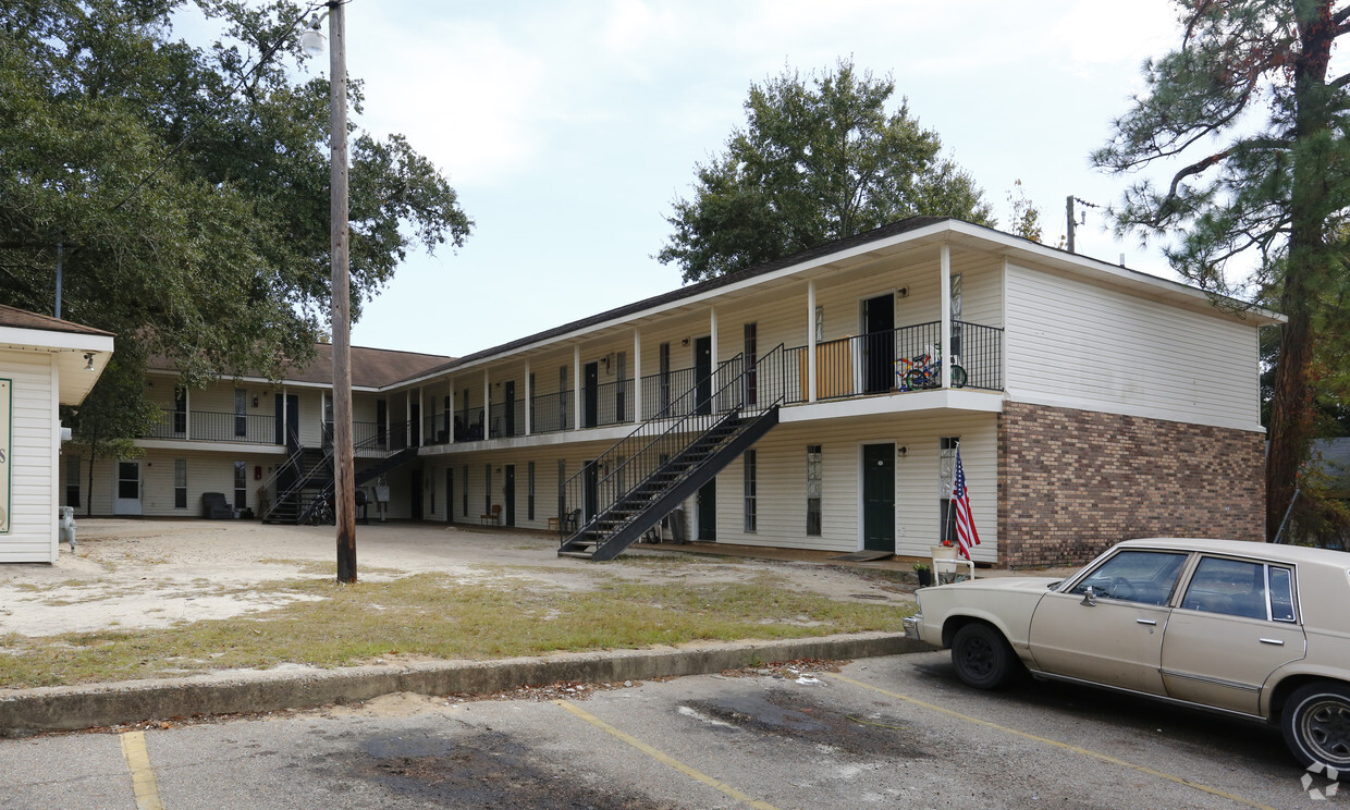 Primary Photo - French Oaks Apartments