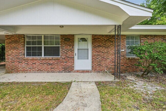 Foto del edificio - A small-town charm ready for move in!