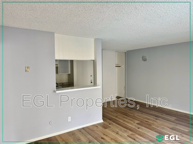 Building Photo - 400 S Kingsley Dr