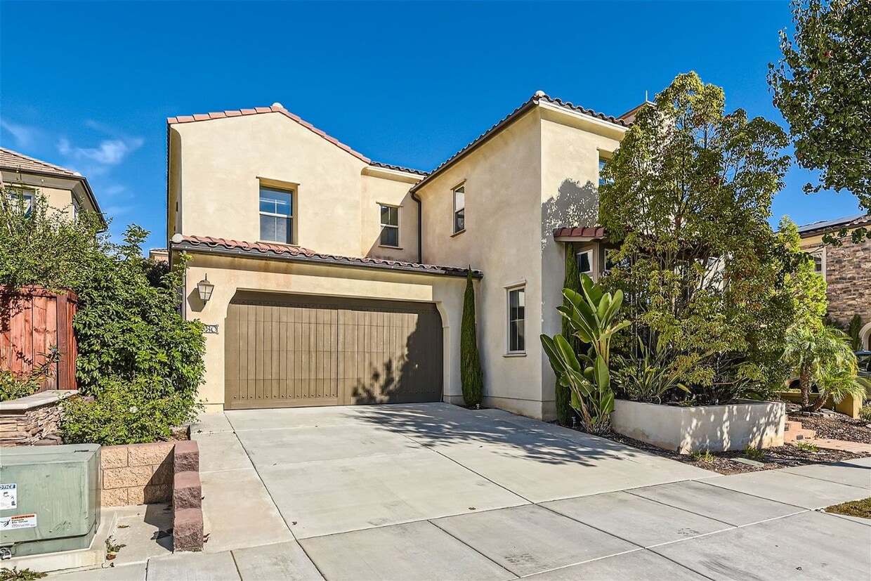 Foto principal - Don't miss out on this 4 Bedroom/ 4.5 Bath...