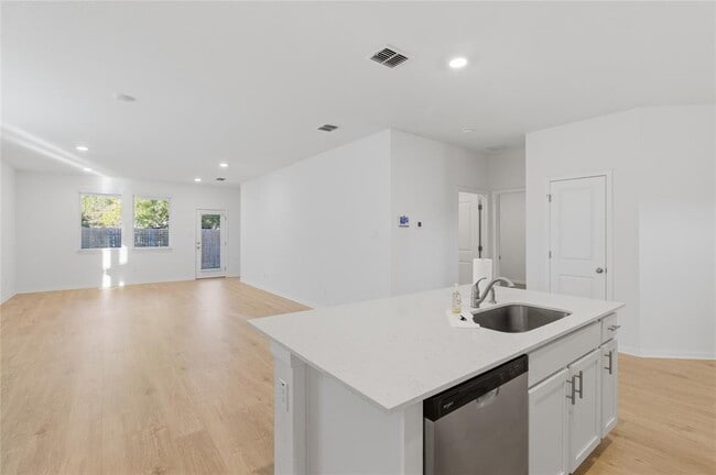 Building Photo - 465 Brooks Ranch Dr