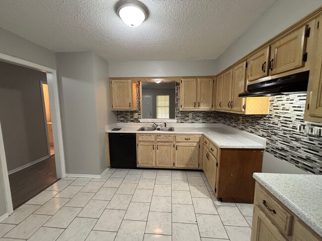 Foto del edificio - 8349 Honey Dew Cove