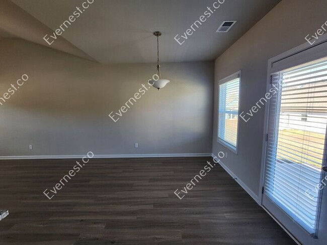 Building Photo - 147 Culver St