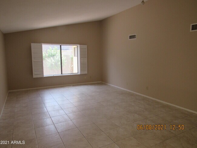 Foto del edificio - 1559 W Javelina Ave