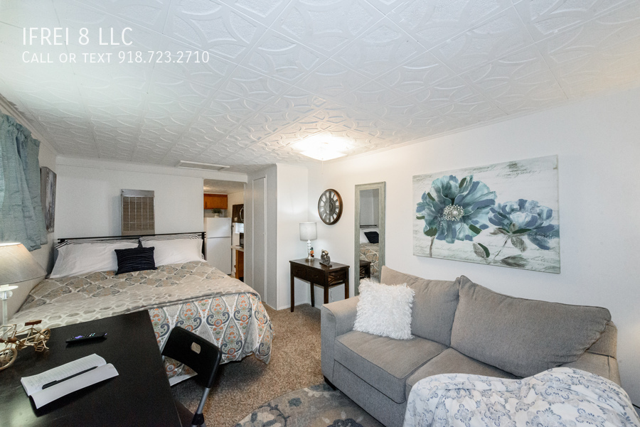 Primary Photo - 1227 1/2 S Gary Ave-