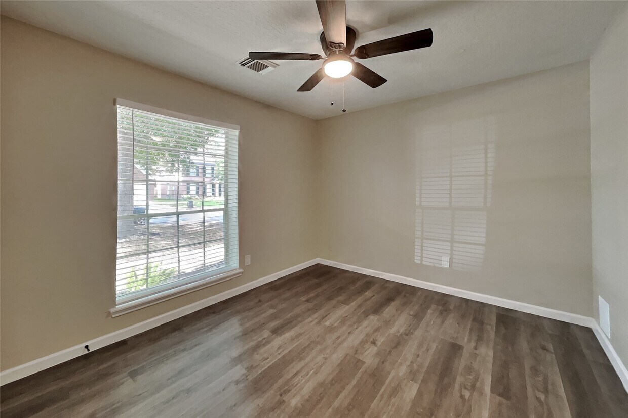Building Photo - 5803 Forest Timbers Dr