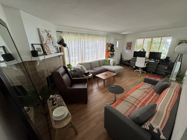 Foto del edificio - 645 NE 72nd St