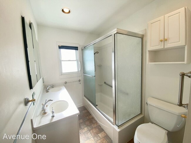 Building Photo - 3 br, 1.5 bath House - 2519 35th Avenue West
