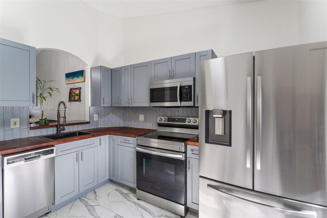 Foto principal - 2140 NW 78th Ave