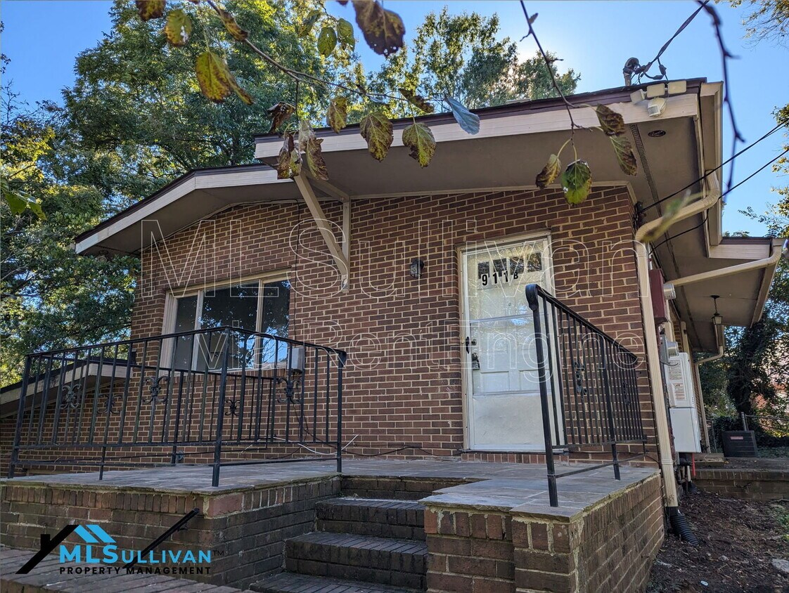 Primary Photo - 911 Fiske St