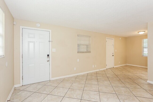 Foto del edificio - 5637 Tempest St
