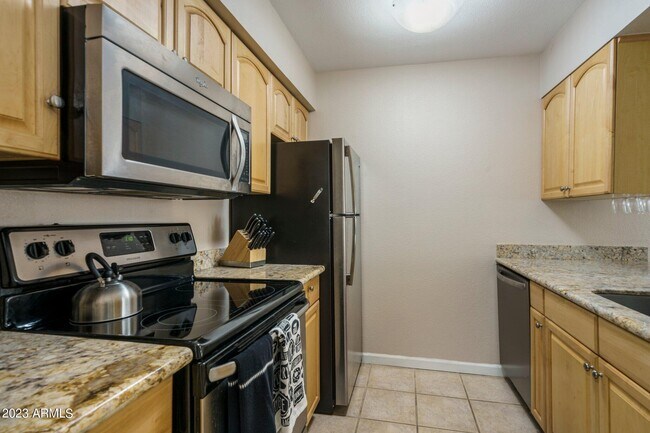 Foto del edificio - 7625 E Camelback Rd