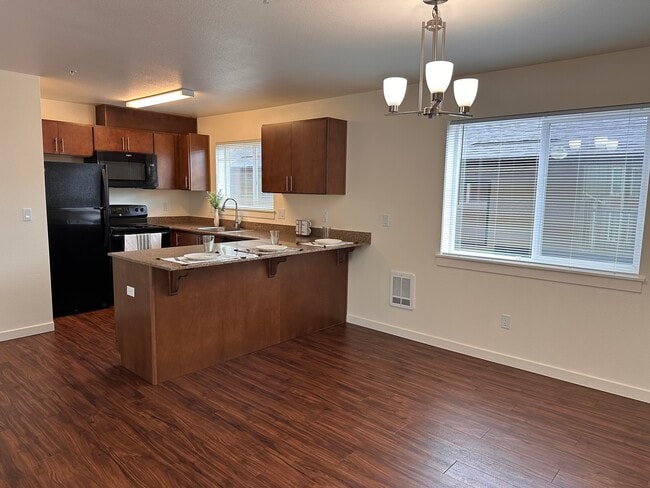 Building Photo - The Gables