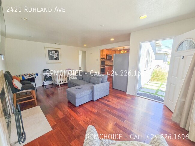 Foto del edificio - 2421 Ruhland Ave