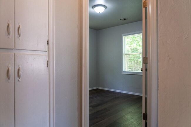 Foto del edificio - NEWLY RENOVATED 2 BEDROOM HOME!