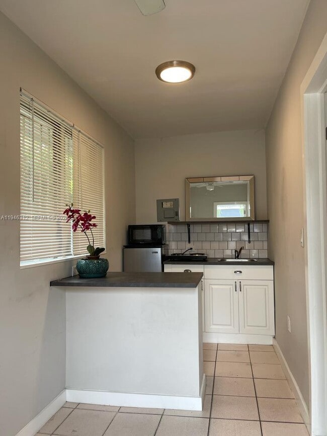 Foto del edificio - 821 SW 29th Ct