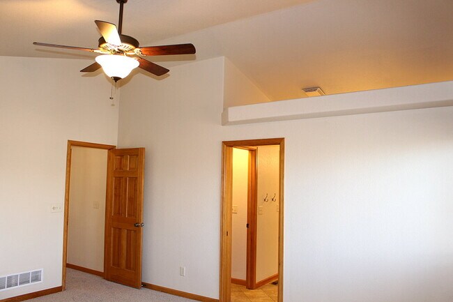 Building Photo - 3402 Muskrat Creek Dr