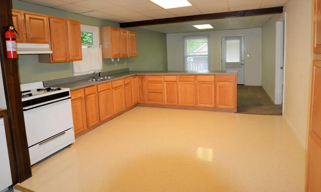 Foto del edificio - Bungalow Near Downtown Bloomington – 3 Bed...