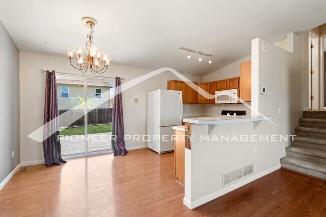 Building Photo - Spacious Home with Large Fenced Backyard a...