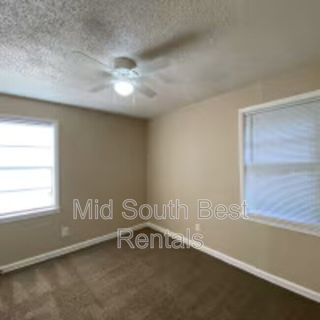 Foto del edificio - 1487 Doris Ave