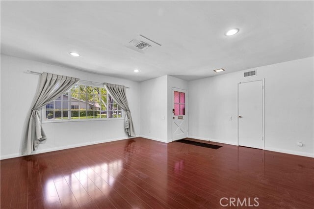 Foto del edificio - 6656 Cleomoore Ave