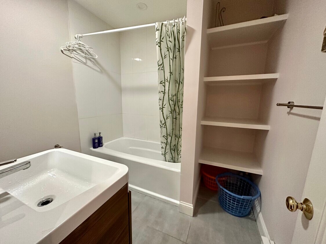 Primary Photo - 122 D St