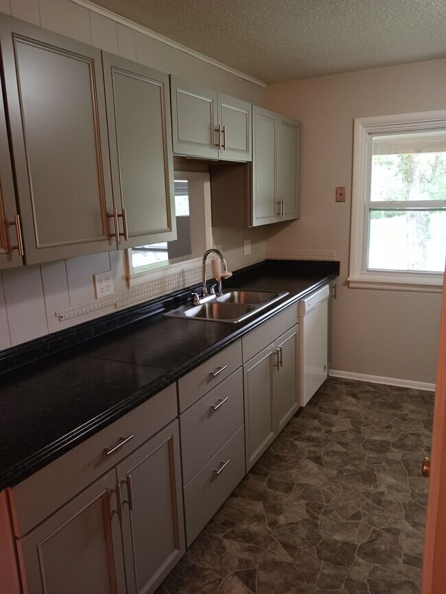 Foto del edificio - Well-Maintained 3 Bedroom / 2 Bath Ranch Home