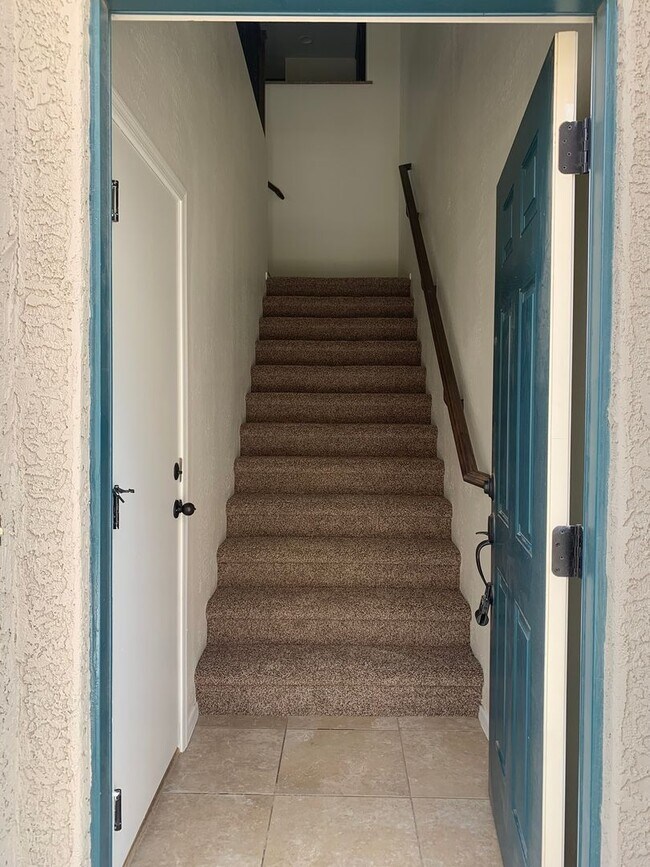 Building Photo - Beautiful 3 bedroom 2 bath condo in Power ...