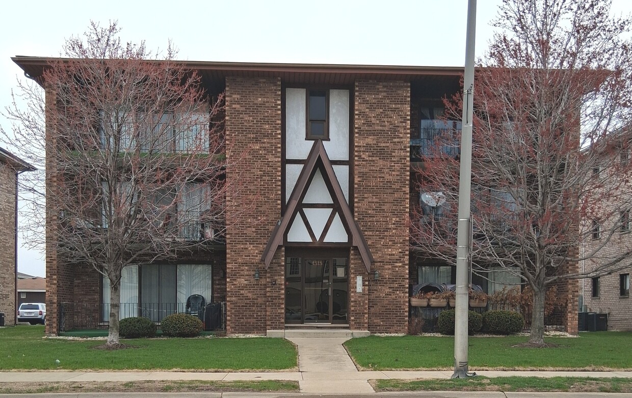 Foto principal - 4818 W 122nd St