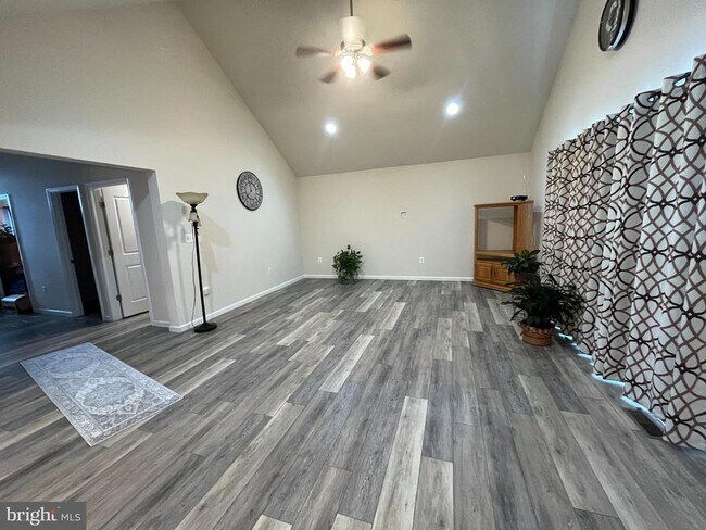 Foto del edificio - 13046 Monterey Ln