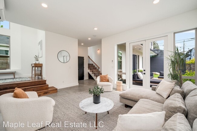 Building Photo - 4 br, 2.5 bath House - 6234 Flora Ave S