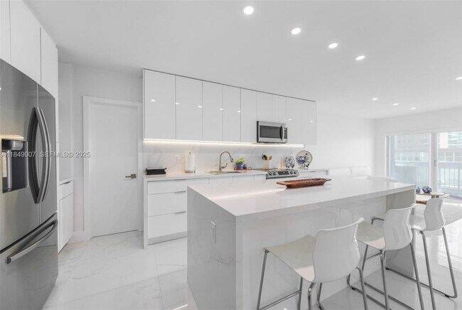 Foto del edificio - 1950 S Ocean Dr