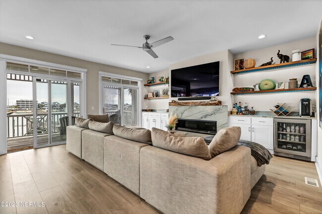 Building Photo - 20 Channel Ave