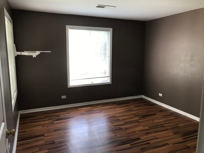 Building Photo - 1545 Thornfield Ln