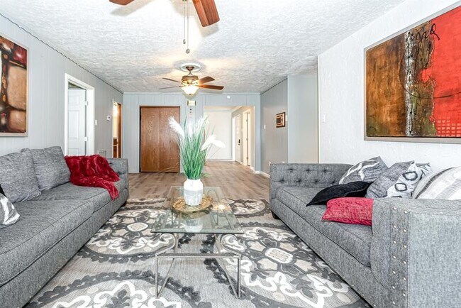 Building Photo - 2305 N Memorial Ct