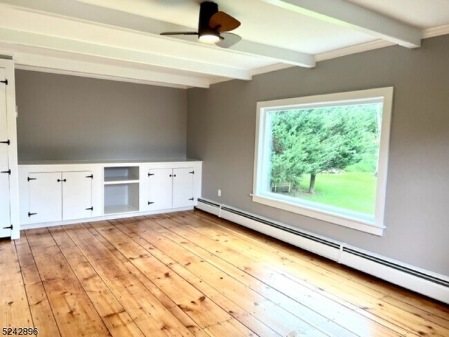 Foto del edificio - 8 Farm Cottage Rd