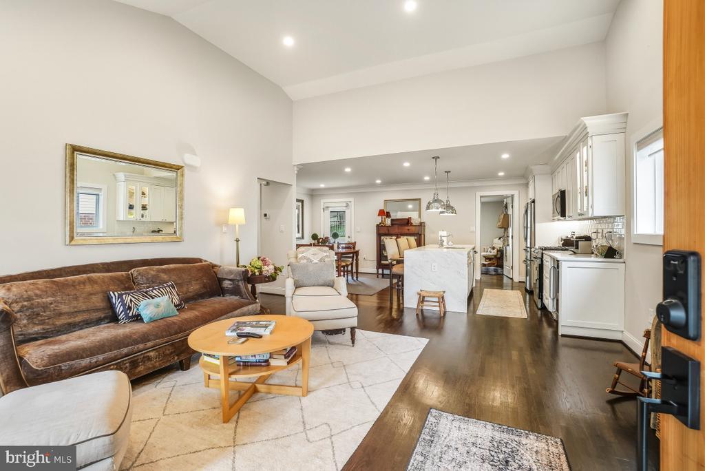 Foto principal - 8706 Sundale Dr