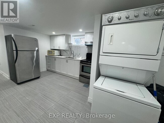 Photo du bâtiment - 97 Central Park Blvd N