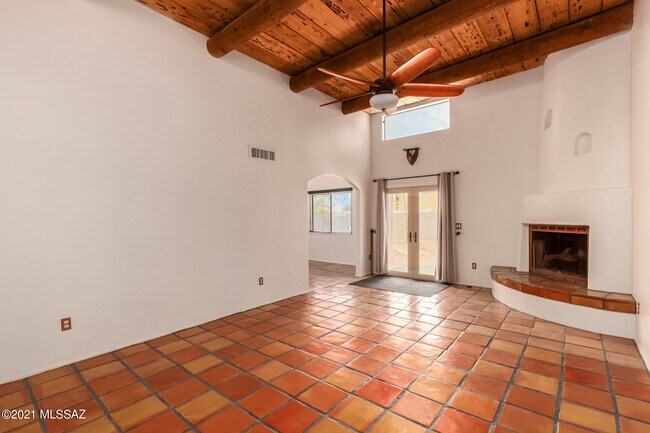 Building Photo - 9361 N Camino De La Tierra